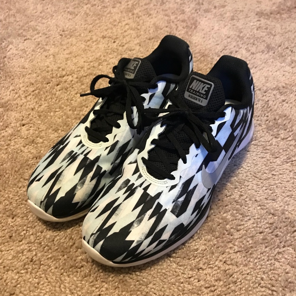 Nike Tr 6 Tennis Shoes